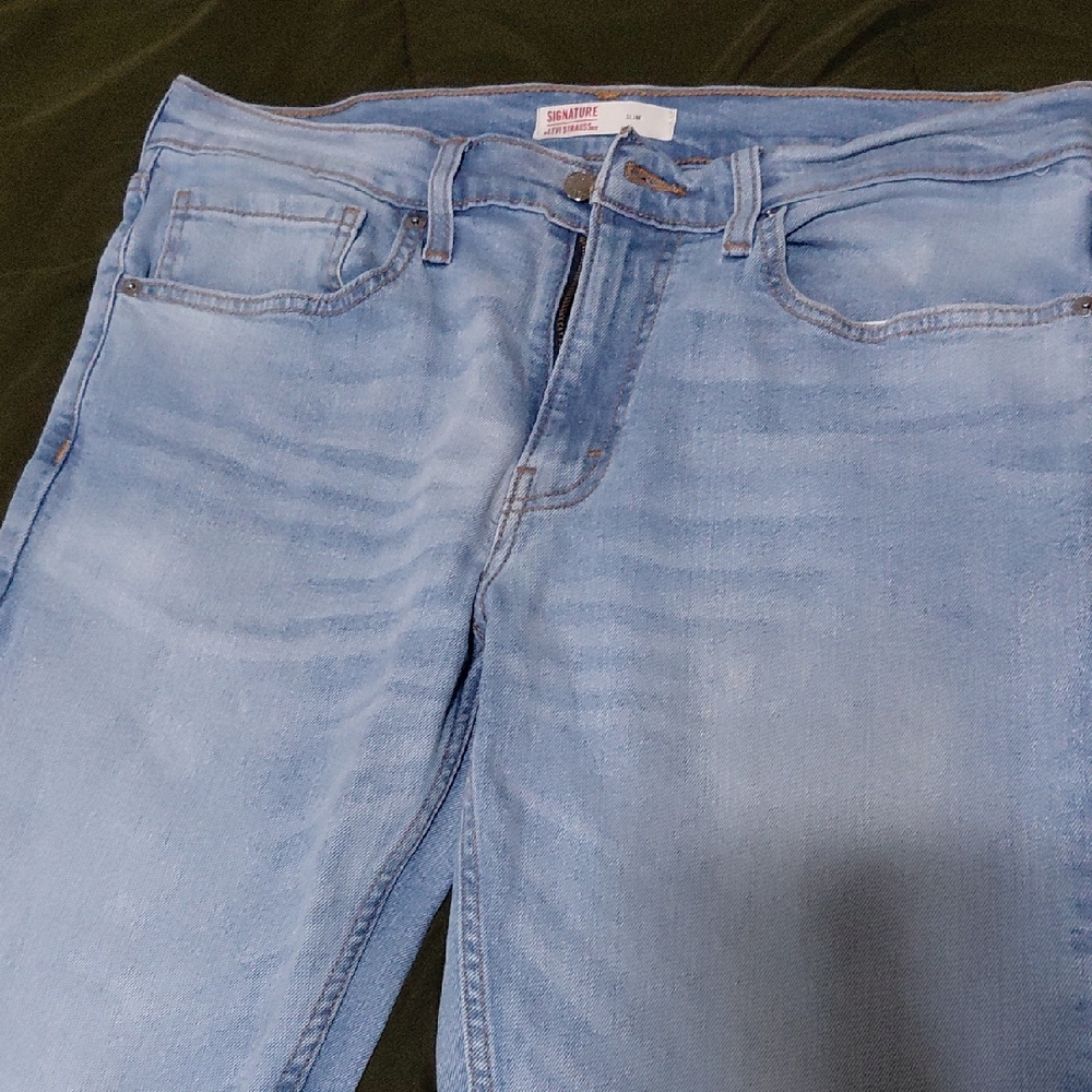 Signature Levi Strauss Jeans. Slim Fit. 34-34